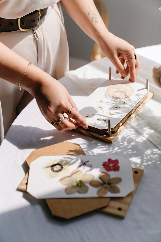 La Historia de las Flores Prensadas: Un Arte Ancestral que Sigue Floreciendo